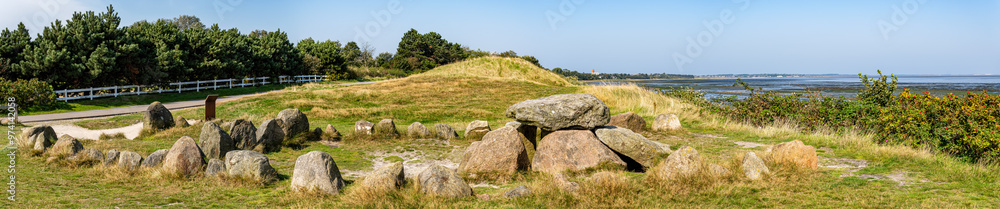 The Harhoog is a dolmen, a rectangular megalithic tomb from the Funnelbeaker culture, located near Keitum on the island of Sylt The Harhoog is a dolmen, a rectangular megalithic tomb from the Funnelbeaker culture, located near Keitum on the island of Sylt