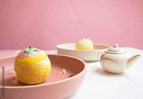 Quadro su tela beautiful cute pink and yellow traditional teo chew layer crispy yam mooncake fr