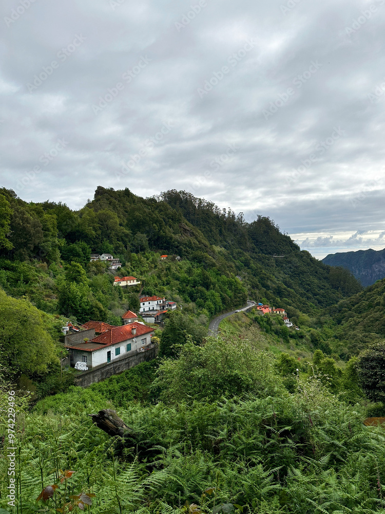 Obraz premium Hiking mountain trail among rocks and plants with a view of the clouds and gorge