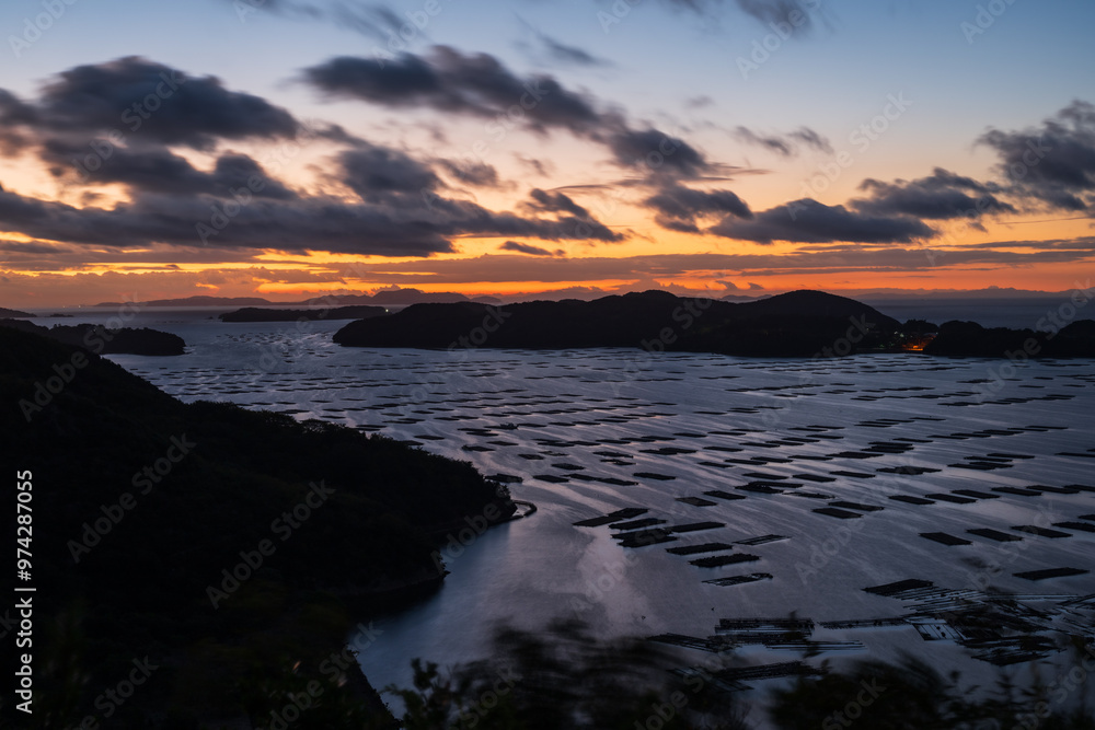 日本の岡山県瀬戸内市の迫門の曙の美しい日の出 日本の岡山県瀬戸内市の迫門の曙の美しい日の出