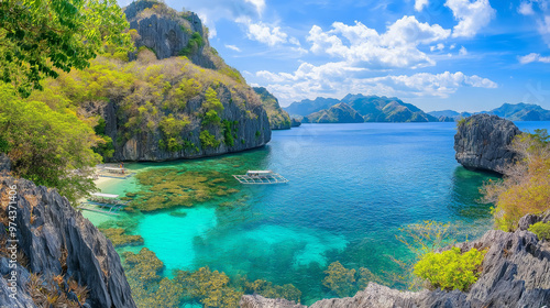 El Nido beach is beautiful, the sky is beautiful, the sea is clear, the clouds are beautiful, the weather is good.