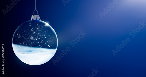 Blaue Schneekugel vor Blauem Hintergrund