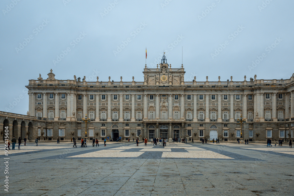 Obraz premium Madrid, Spain - old Royal Palace building and statues