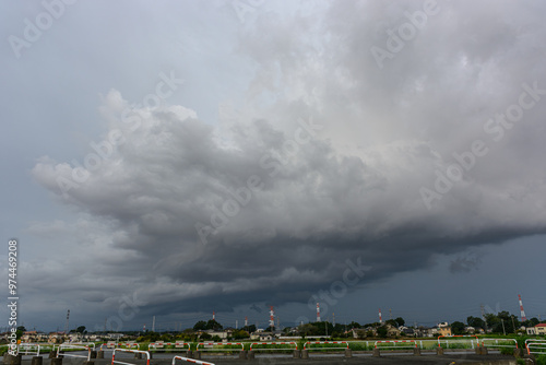 雷雲と豪雨をもたらす真夏の空 photo