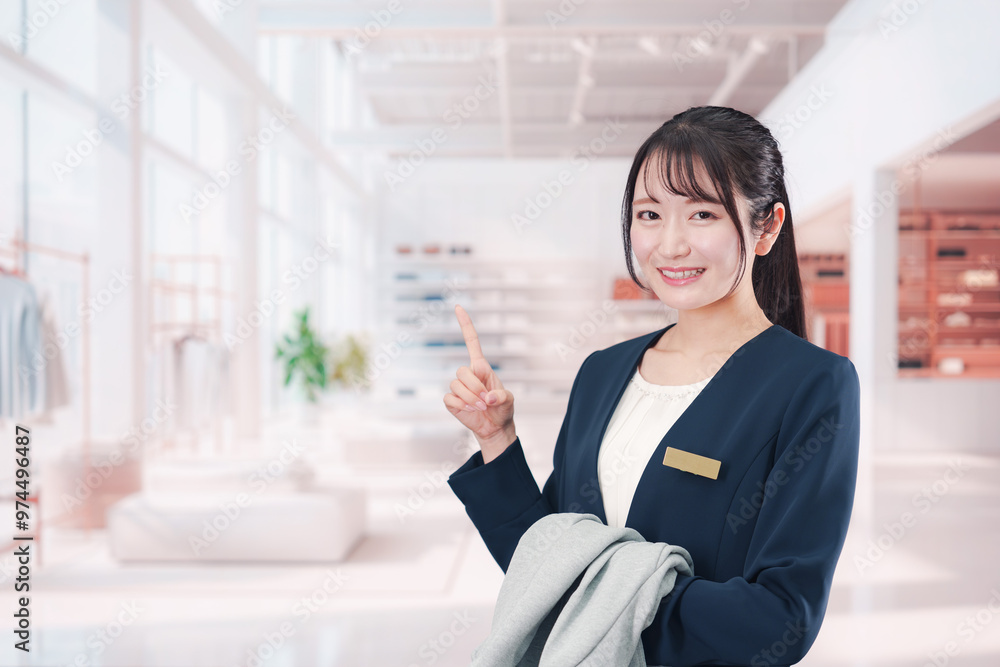 衣料品店で働く若い女性 衣料品店で働く若い女性
