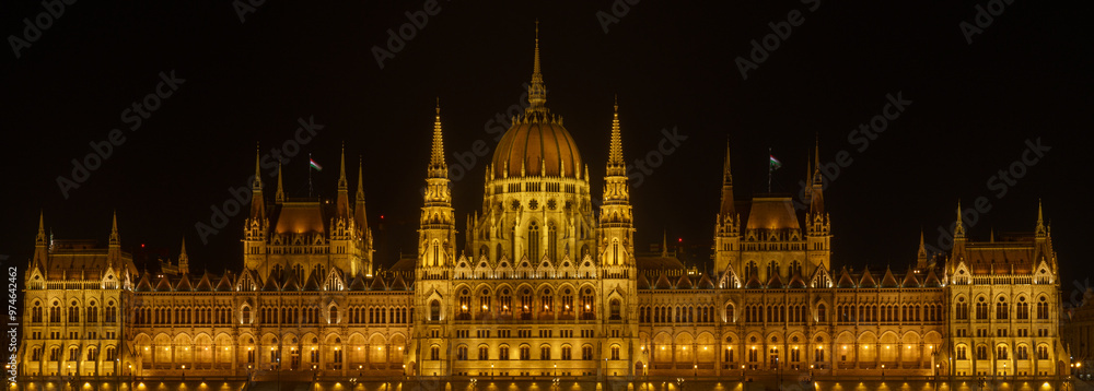 Fototapeta premium Hungarian Parliament Building at Night