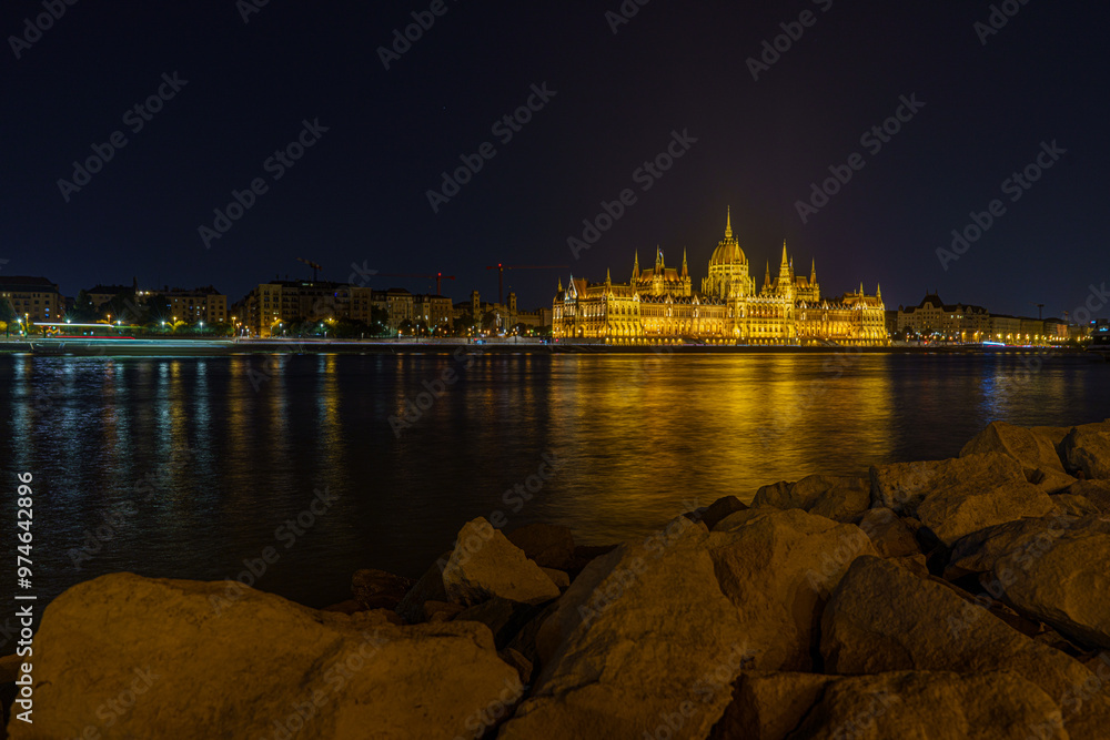 Naklejka premium Hungarian Parliament Building at Night