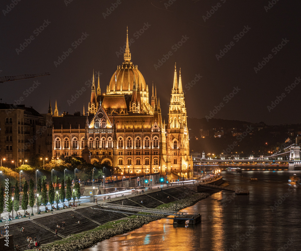 Fototapeta premium Hungarian Parliament Building at Night