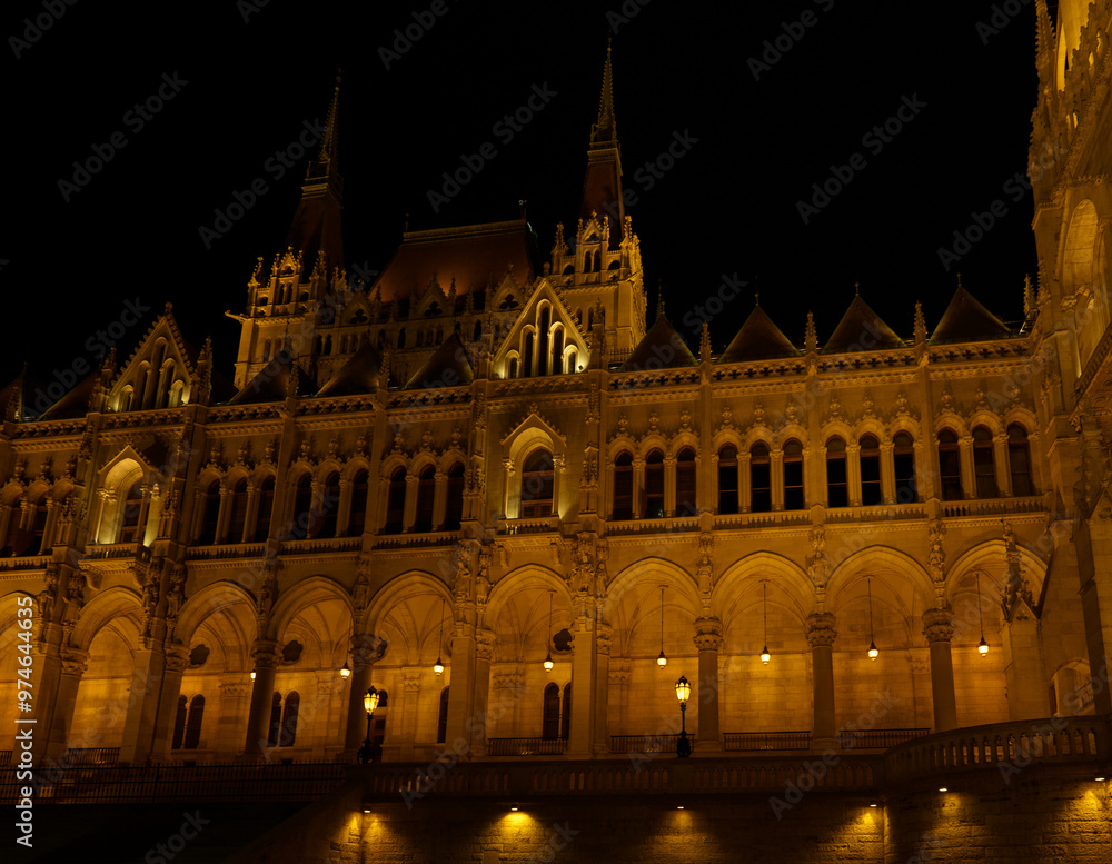 Fototapeta premium Hungarian Parliament Building at Night