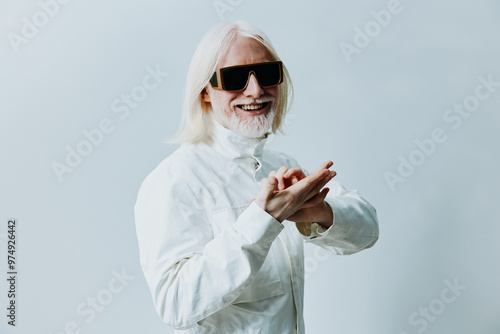 Φωτογραφία Stylish man with long white hair and sunglasses, smiling confidently against a l