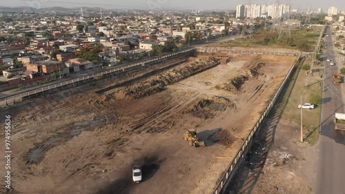 Imagem aérea de canteiro de obras