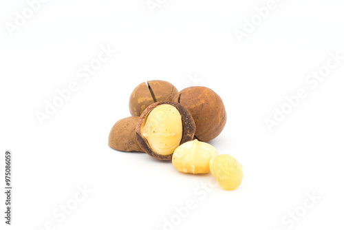 Obraz na płótnie Macadamia nuts on a white background w salonie