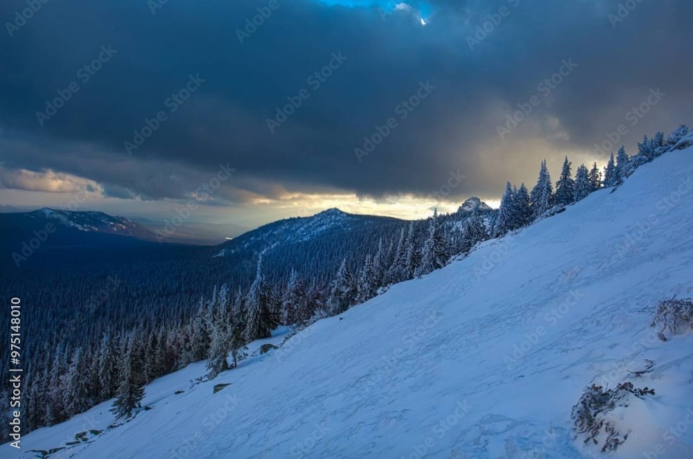 Fototapeta premium winter mountain landscape