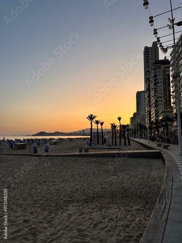 Atardecer en la playa Benidorm España