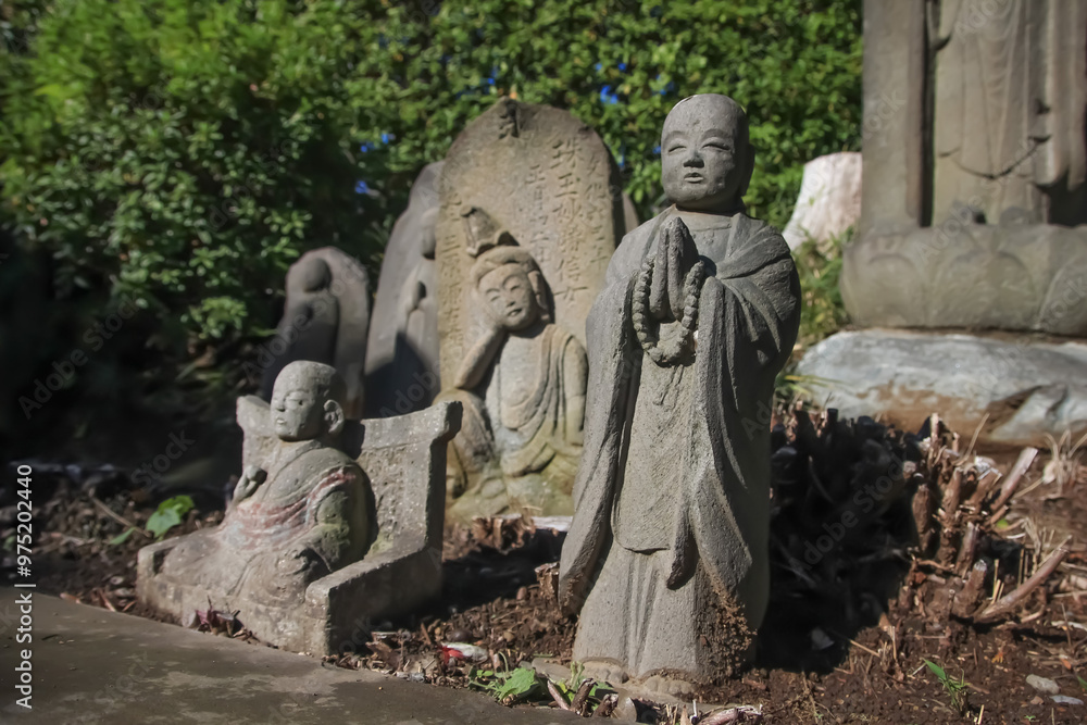 Fototapeta premium 東京都文京区にある護国寺。地蔵。