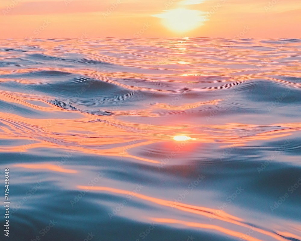 Obraz premium Golden Sunset Reflections on Ocean Waves