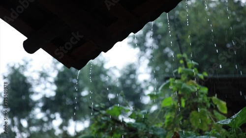  Freehand eaves rain real shot 4k