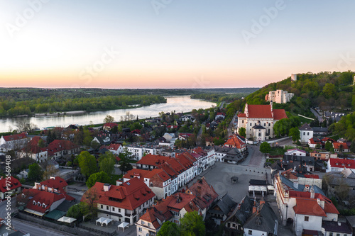 Obraz na płótnie Summer skyline cityscape of Kazimierz Dolny, Lesser Poland (Małopolska). Wide panoramic view of the old town at sunset w salonie