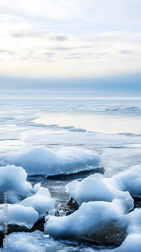 Obraz premium Frozen ice floes drift on a calm, blue lake.