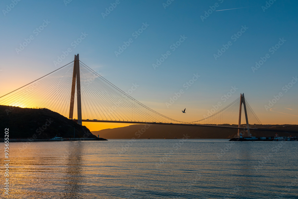 Obraz premium Yavuz Sultan Selim Bridge night exposure, İstanbul, Turkey