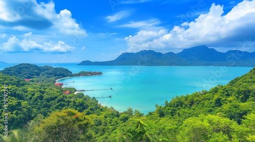 Langkawi Island is beautiful, the sea is beautiful, the sky is clear, the clouds are beautiful, and the trees are green.