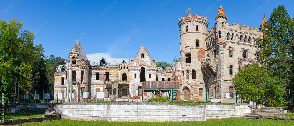 Fototapeta premium Ruins of the Khrapovitsky estate. Muromtsevo, Vladimir region, Russia