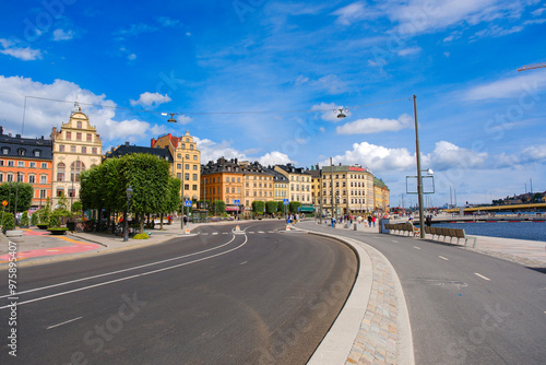 Wallpaper Mural スウェーデン ストックホルムの旧市街、ガムラスタン、Munkbroleden通り Torontodigital.ca