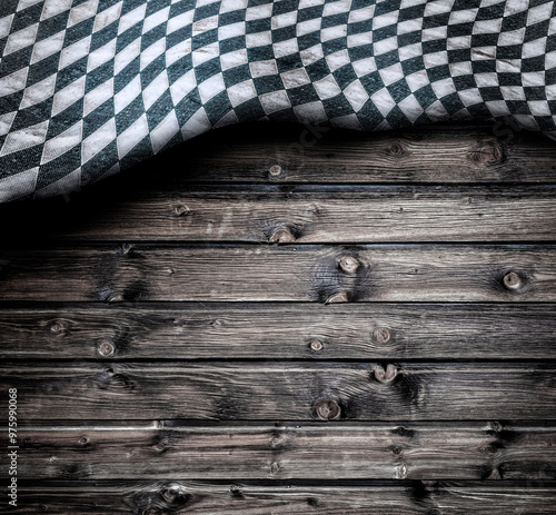 Oktoberfest Tischtuch mit Rautenmuster und Holzwand im Vintage Look