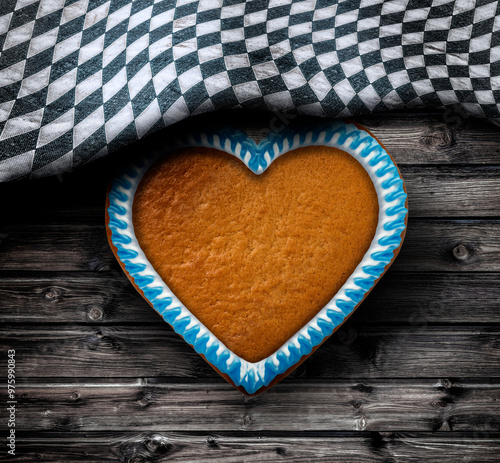 Oktoberfest Tischtuch mit Rautenmuster un Lebkuchenherz  im Vintage Look