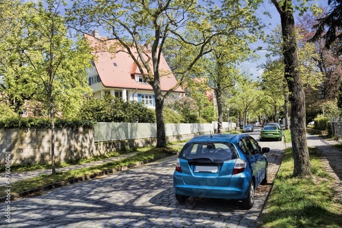 Obraz na płótnie berlin, deutschland - idylle einer wohnsiedlung in zehlendorf w salonie
