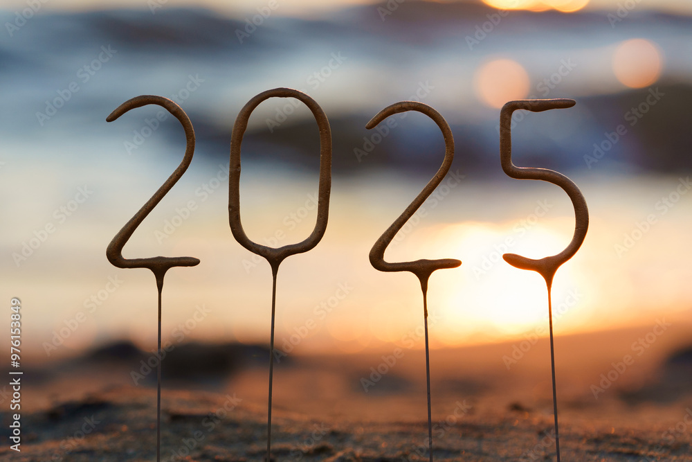 Close-up of the number 2025 against the background of sparkling sea water on a golden beach. The beginning of the new year, wishes for success and prosperity, congratulations, greeting card concept Close-up of the number 2025 against the background of sparkling sea water on a golden beach. The beginning of the new year, wishes for success and prosperity, congratulations, greeting card concept