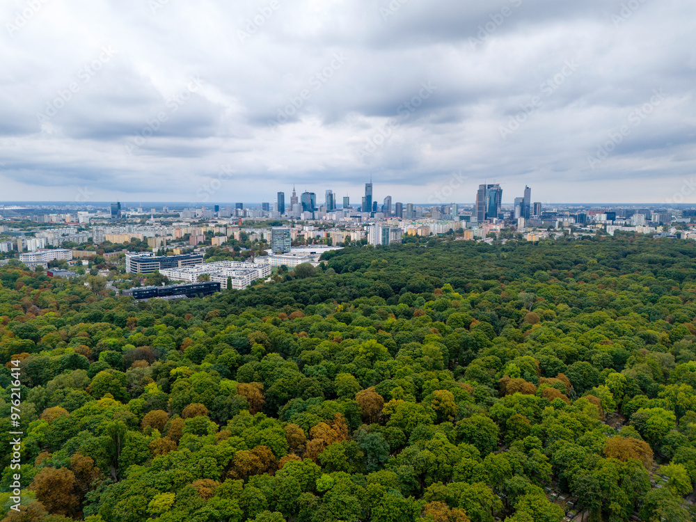 Warszawa, panorama miasta z lotu ptaka. Widok z okolic cmentarza Powązkowskiego Warszawa, panorama miasta z lotu ptaka. Widok z okolic cmentarza Powązkowskiego