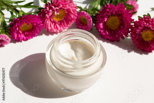 Obraz na płótnie Closeup of a jar of moisturizer surrounded by flowers. Concept of spring skincare. w salonie