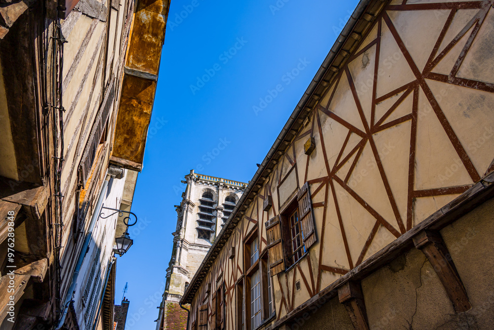 Fototapeta premium Maisons à colombages dans les rues de la ville médiévale de Troyes