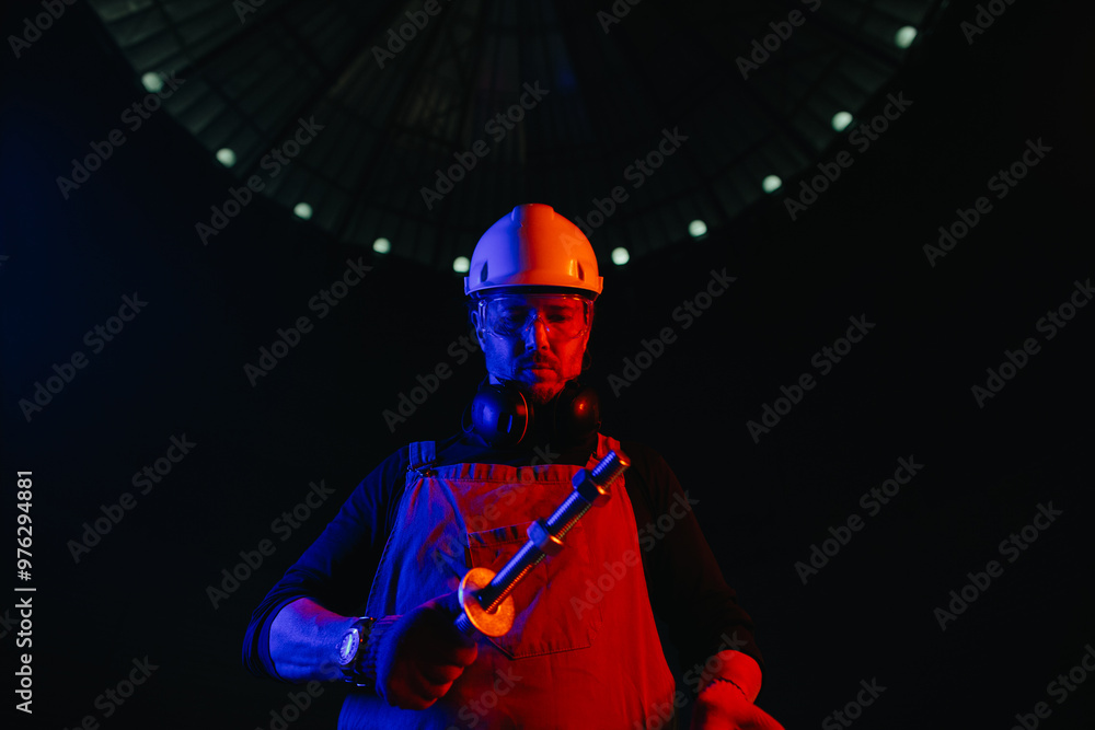 Obraz premium Worker at construction site in neon light