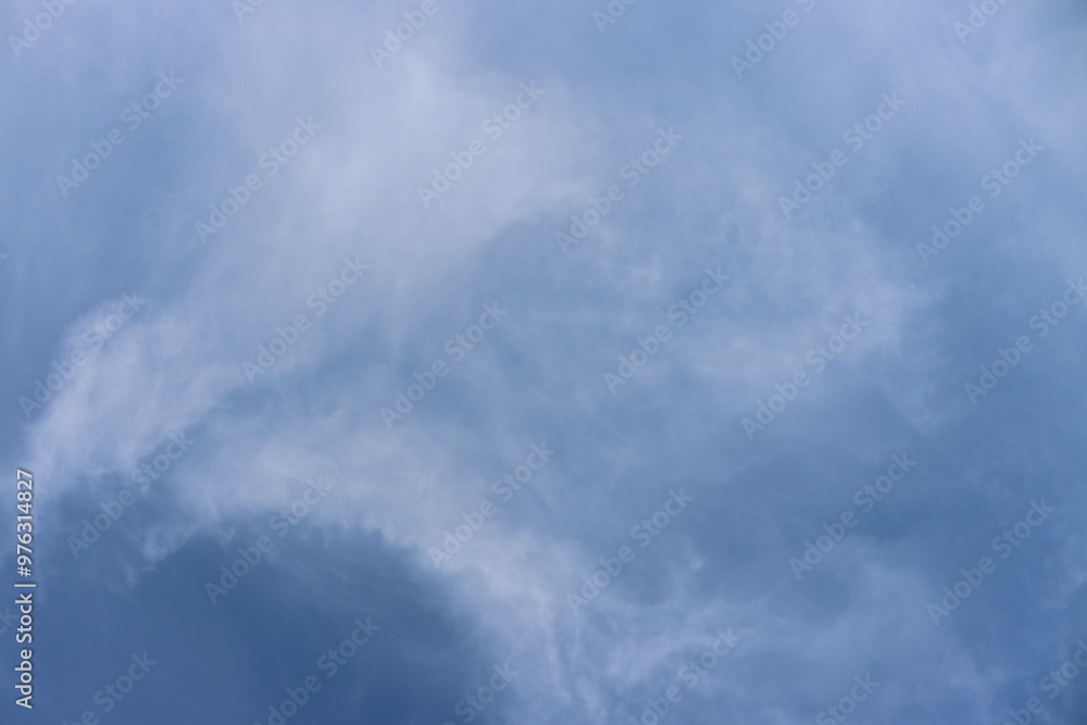 Obraz premium ciel bleu clair et nuage bleu foncé
