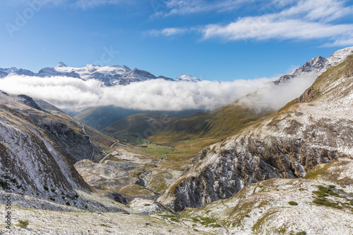 La route pour monter au Col de l'Iseran en France