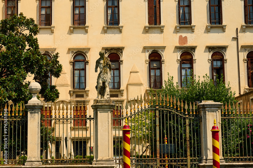 Fototapeta premium Venice and its buildings,canals,gondolas,and sculptures