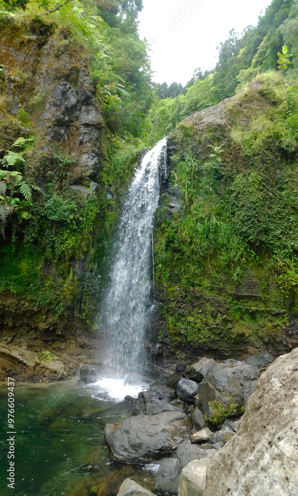Wasserfall auf den Azoren Wasserfall auf den Azoren