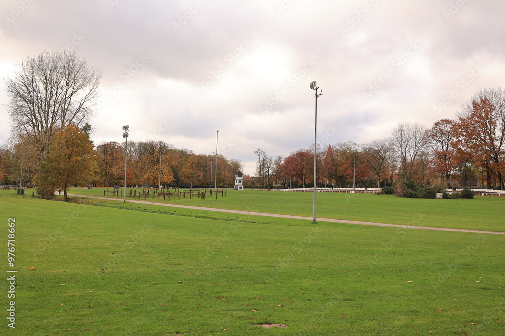 Kleiner Park im Zentrum von Rastede in Niedersachsen Kleiner Park im Zentrum von Rastede in Niedersachsen