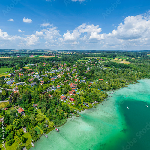 Blick auf den Inninger Ortsteil Bachern am Wörthsee im oberbayerischen Fünfseenland photo