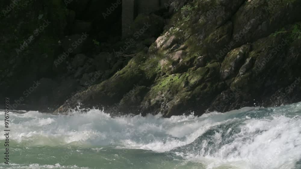 渓谷の激流 渓谷の激流