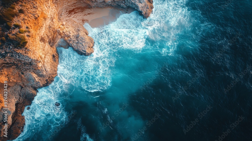 Obraz premium Aerial View of Ocean Waves Crashing on Rocky Coast