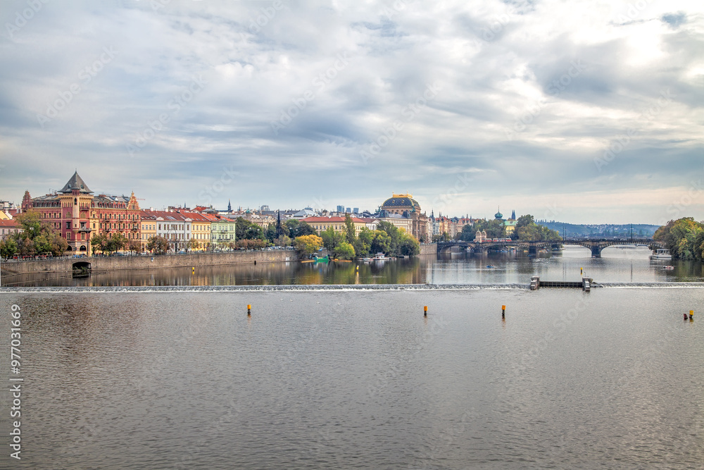 Obraz premium A scenic view of the riverside in Prague