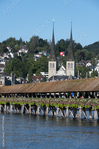 Kapellbrücke mit Hofkirche, Stadt Luzern, Schweiz