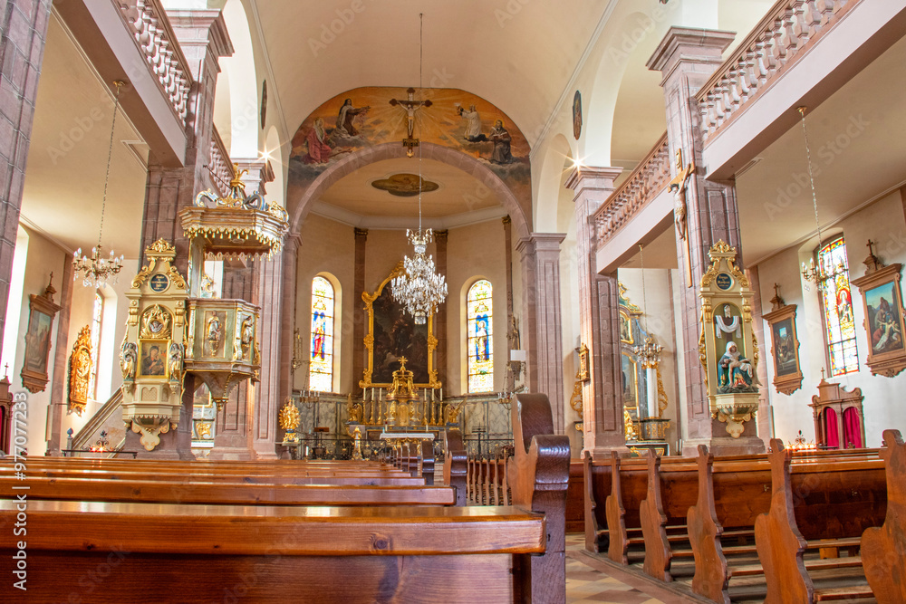 Fototapeta premium Autel de l'église Saint-Georges à Châtenois construite en 1759 en style roman