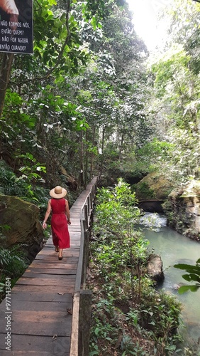 mulher caminhando em passarelas no complexo turístico poço azul, na chapada das mesas, maranhão  photo