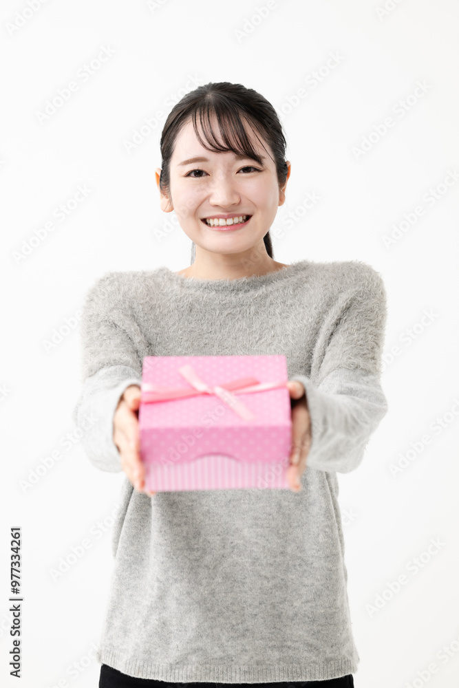 ギフトを持つ女性 ギフトを持つ女性
