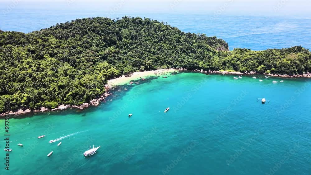 VISTA AÉREA DA BELÍSSIMA ILHA DOS COUVES - UBATUBA - SÃO PAULO - BRASIL. AERIAL VIEW OF THE BEAUTIFUL COUVES ISLAND - UBATUBA - SÃO PAULO - BRAZIL VISTA AÉREA DA BELÍSSIMA ILHA DOS COUVES - UBATUBA - SÃO PAULO - BRASIL. AERIAL VIEW OF THE BEAUTIFUL COUVES ISLAND - UBATUBA - SÃO PAULO - BRAZIL