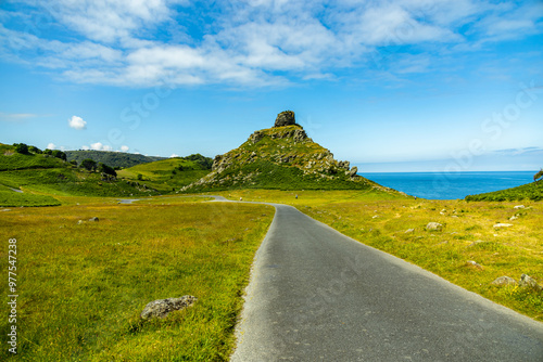 Eine fantastische Wanderung bei den Valley of Rocks zur kleinen Hafenstadt Lynmouth in der Grafschaft Devon - Vereinigtes Königreich photo